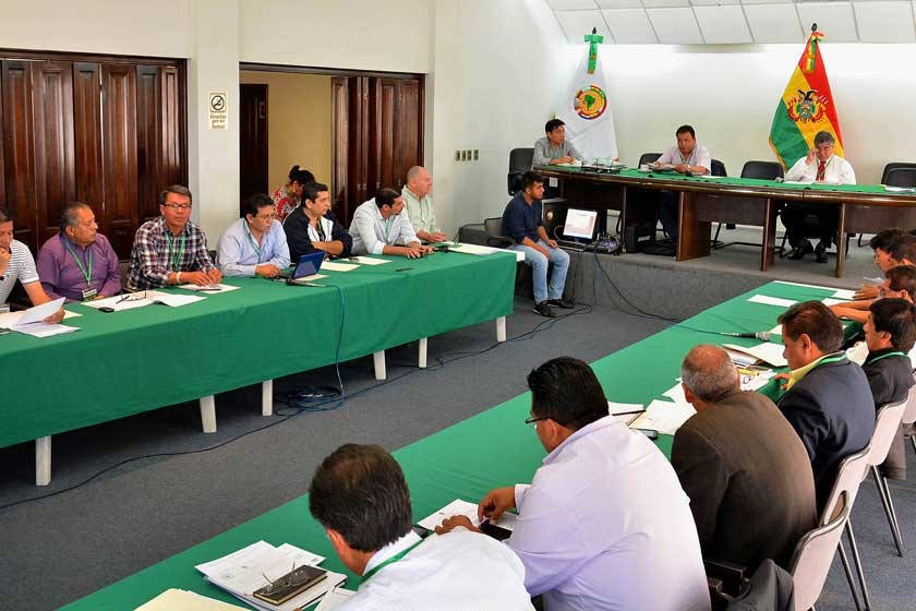 Los dirigentes de la Liga y la ANF se reunieron en Cochabamba para definir la salida de Carlos Chávez como presidente