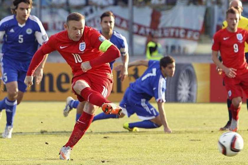 Wayne Rooney marcó un tanto que le permitió igualar al máximo goleador de Inglaterra, Bobby Charlton.