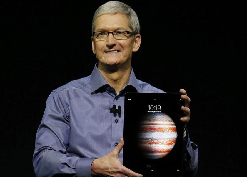 El consejero delegado de Apple, Tim Cook, presenta el nuevo Ipad Pro durante un evento en Bill Graham Civic. EFE