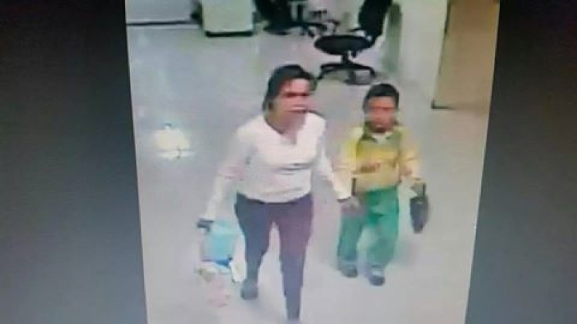 Esta sería la mujer que ingresó junto a un menor de aproximadamente ocho años para luego secuestrar al recién nacido.