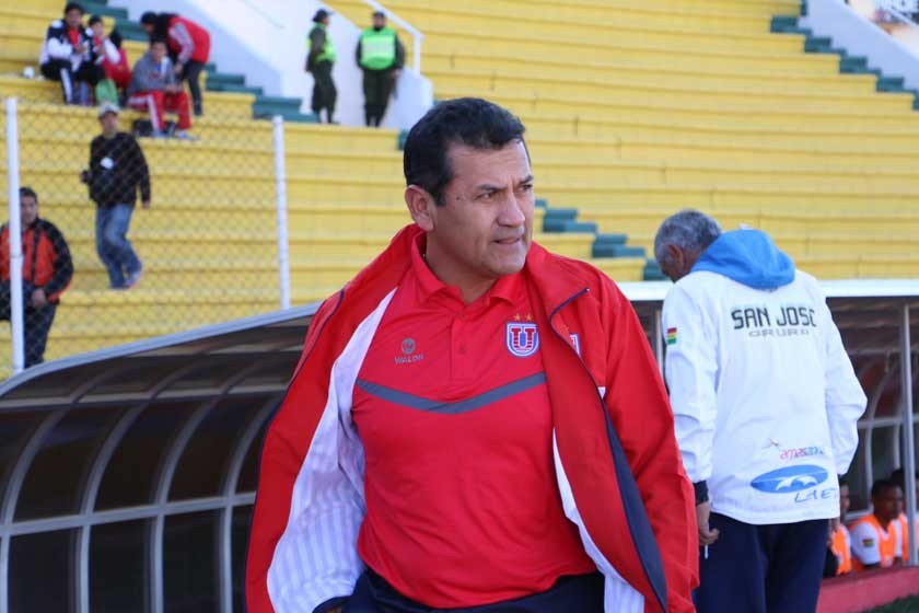 La dirigencia estudiantil se reunirá hoy para determinar la continuidad o no del entrenador Javier Vega.