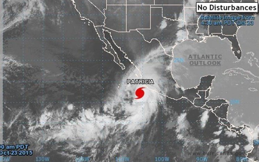 Mapa facilitado por la NOAA que muestra una imagen de satélite en el que se aprecia el huracán Patricia. EFE