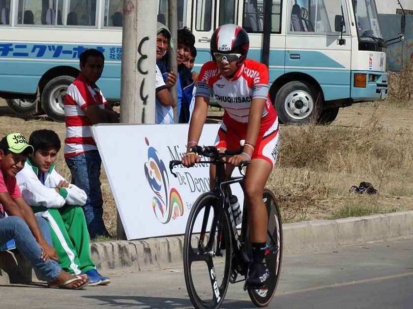 La ciclista de Camargo Dayne Vedia subió al tercer lugar del podio y sumó la primera medalla para Chuquisaca.