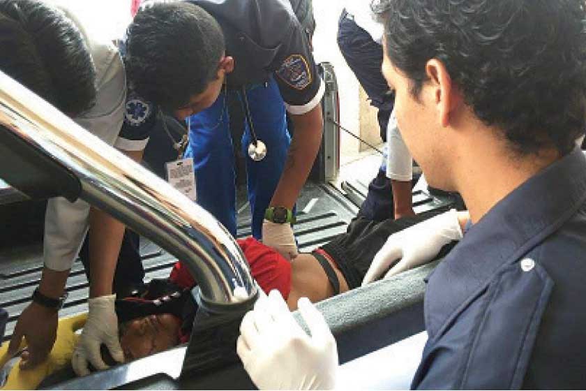 VIOLACIÓN. Dos colegialas fueron llevadas por personal policial a Urgencias del Hospital Santa Bárbara.
