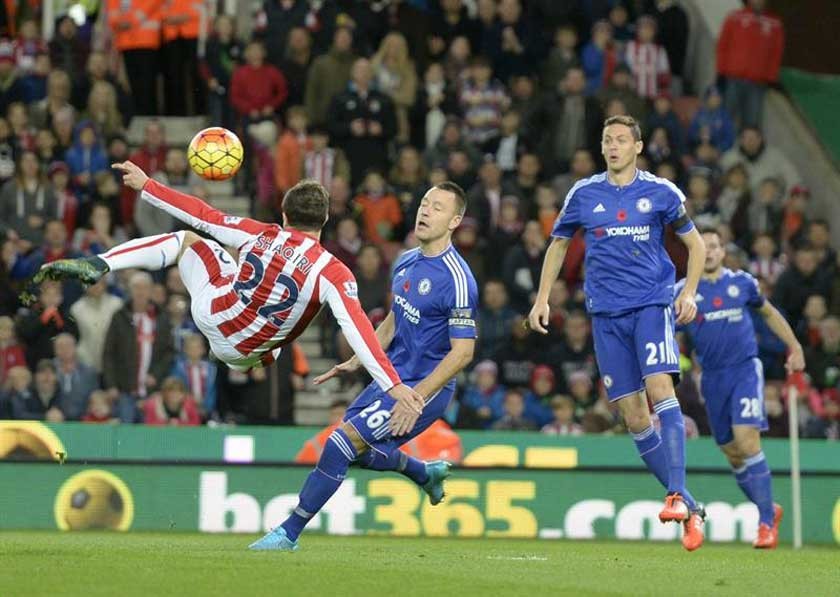 El equipo londinense cayó ayer a manos del Stoke City y sufrió su séptima derrota de la temporada que lo aleja...