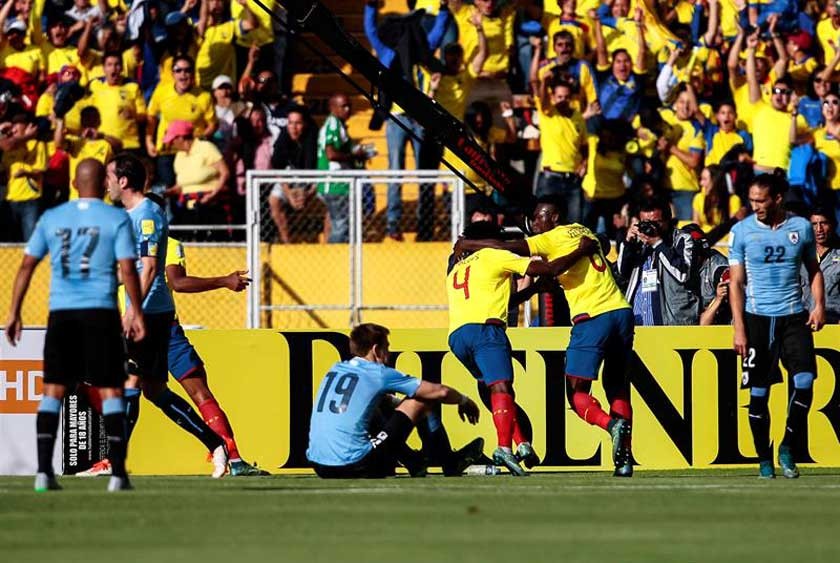 La selección ecuatoriana venció ayer a la uruguaya como local y es la única líder de las Eliminatorias Sudamericanas.