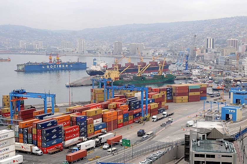 PUERTO. Una imagen de uno de los puertos chilenos por donde tiene lugar el comercio exterior boliviano.