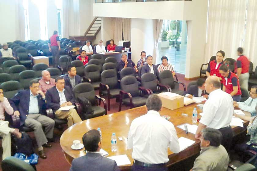 Acto. El Comité Calificador procedió a abrir el Sobre A de las propuestas planteadas por las tres únicas empresas