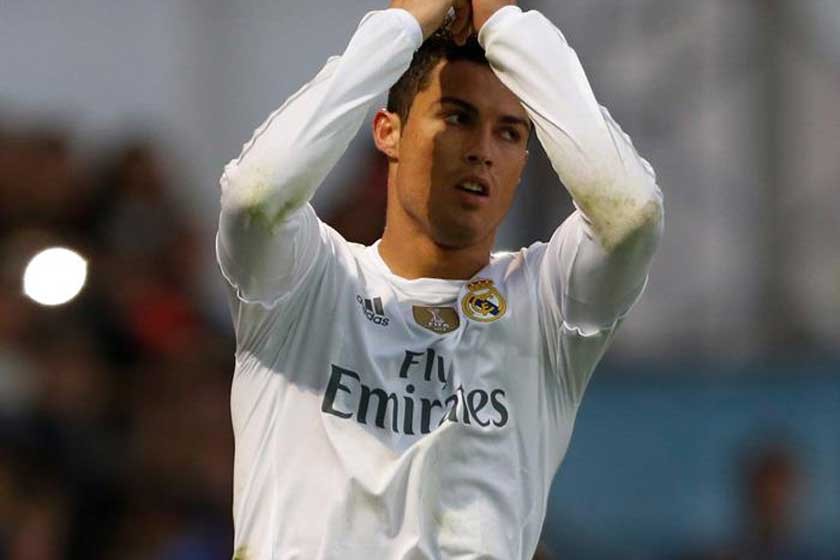 Cristiano Ronaldo celebra uno de los goles de la victoria de Real Madrid sobre Eibar, ayer, en España.
