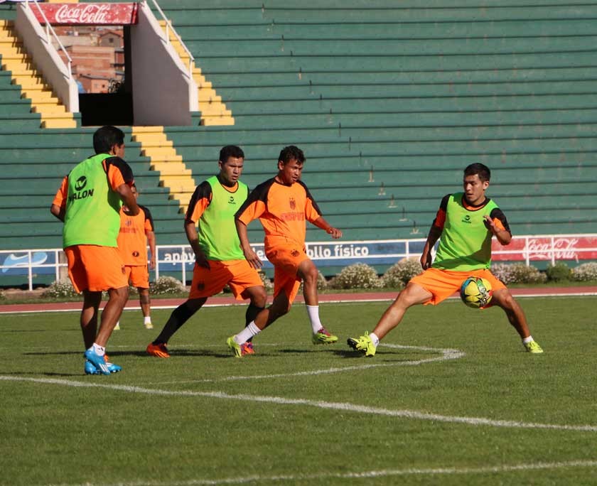 El cuadro estudiantil desarrolló una práctica de fútbol, ayer, enfocado en el duelo ante Sport Boys.