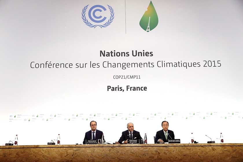 REUNIÓN. El presidente galo, François Hollande (i), su ministro de Exteriores, Laurent Fabius (c), y el secretario...