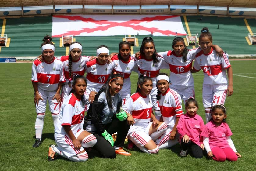 La selección femenina sumó ayer su segunda victoria, mientras que la masculina sufrió su primera derrota.