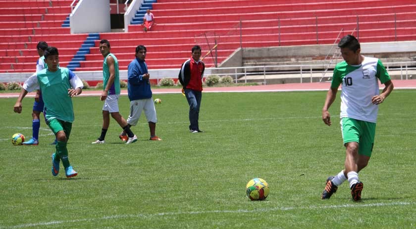 La selección masculina cerró ayer sus prácticas en el estadio Patria, de cara al encuentro de hoy frente al combinado...