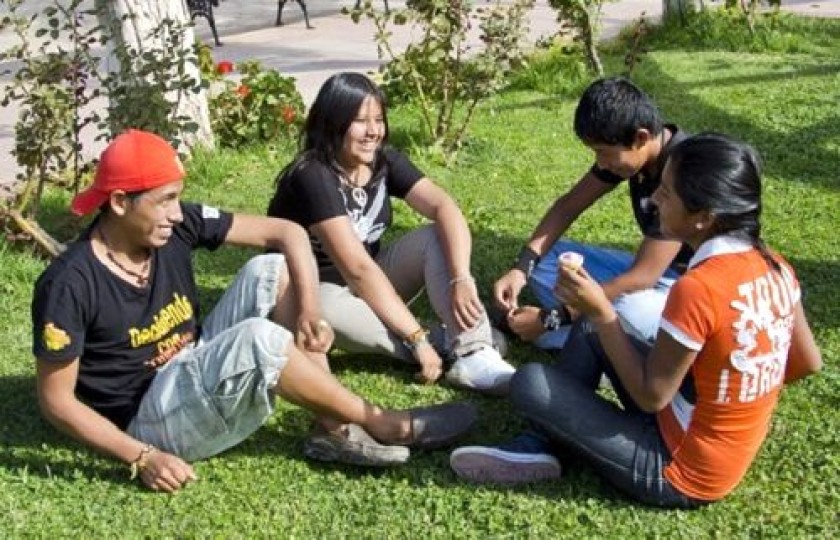 Un buen porcentaje de adolescentes en Bolivia comienzan vidas compartidas desde muy jóvenes. Foto: Internet