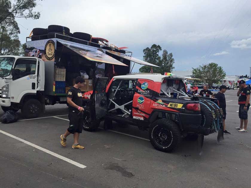 Los vehículos de los pilotos nacionales, Marco Bulacia y Julio César Roca, ya se encuentran en Buenos Aires