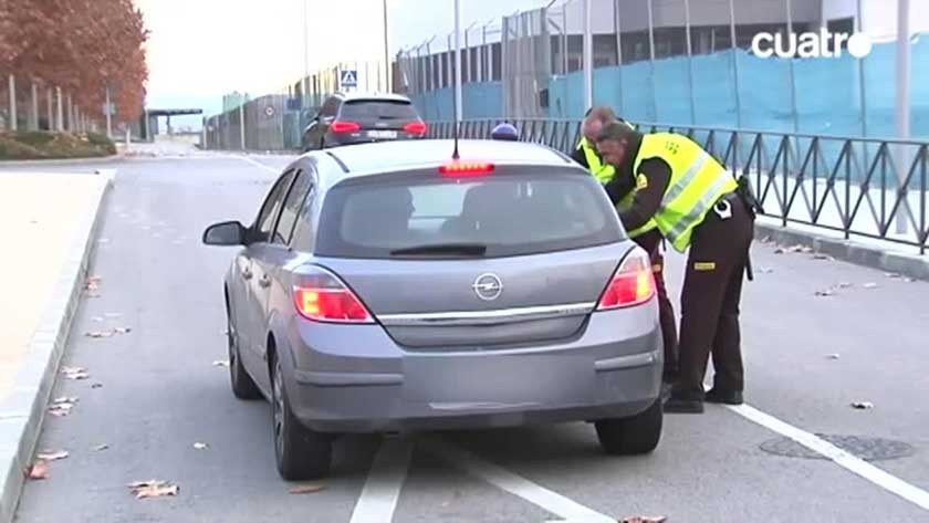 El vehículo del futbolista colombiano James Rodríguez que fue perseguido por la Policía, ayer, en Madrid.