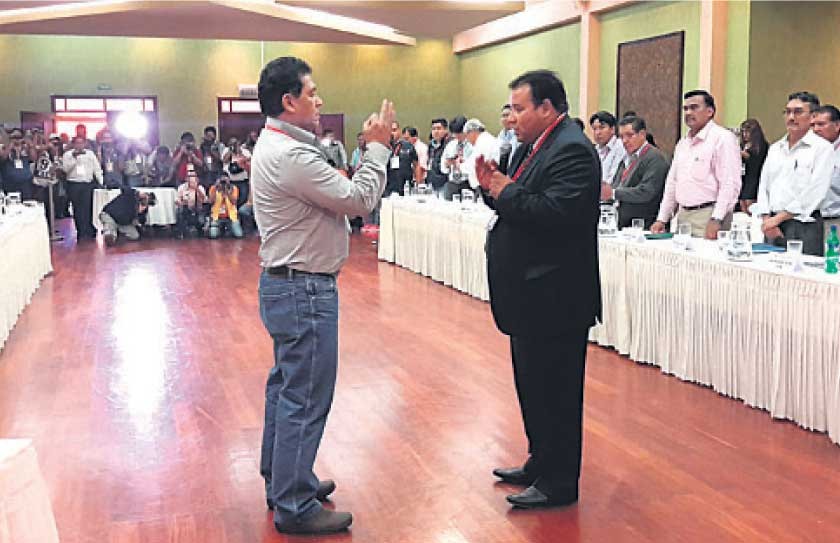El dirigente de Wilstermann Rolando López fue elegido y posesionado ayer como nuevo presidente de la FBF