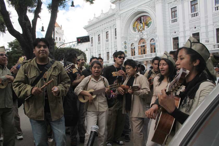 TRADICIONES. Las celebraciones del Carnaval de Antaño se caracterizan por la música de estudiantinas y los disfraces...
