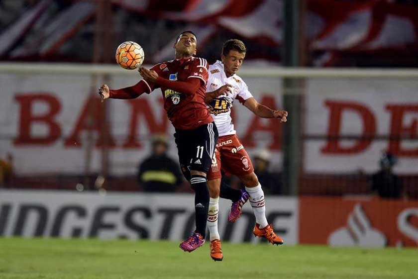 Ayer se disputó el partido de ida entre argentinos y venezolanos por la primera fase de la Copa Libertadores.