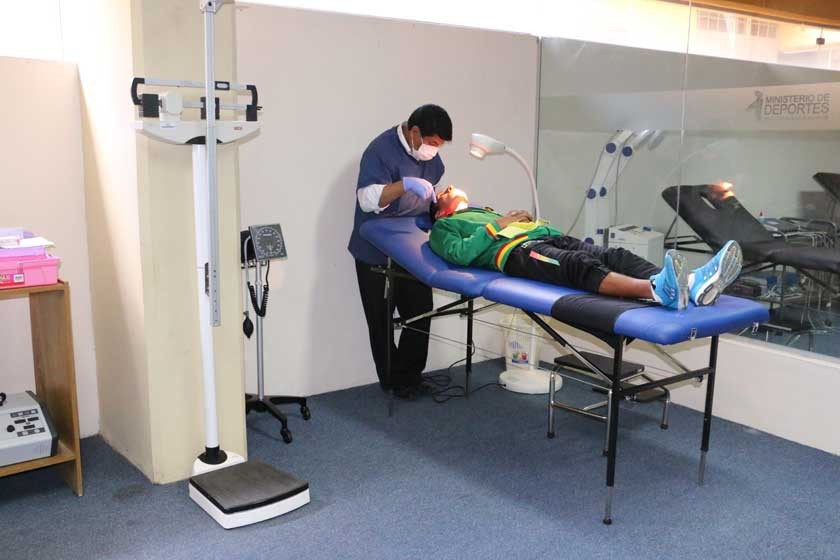 Los deportistas nacionales fueron sometidos a examenes médicos y físicos, ayer, en el primer día del campamento.