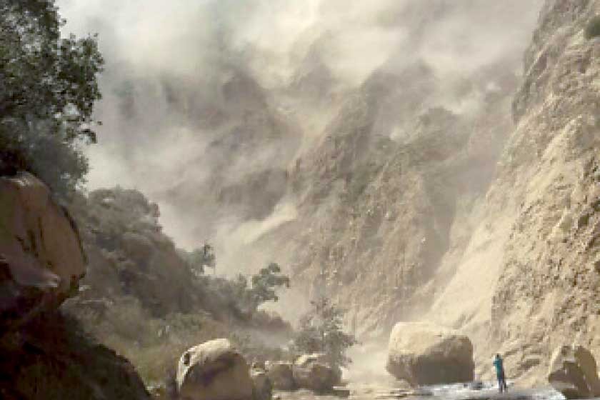 DERRUMBES. La geodinámica del terreno se encuentra activa desde hace algunos días, produciéndose desplazamientos...