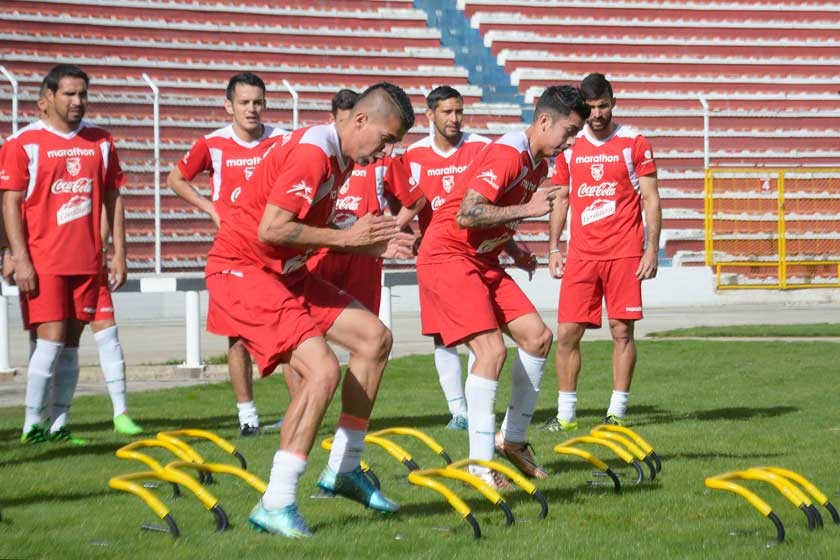 La Selección nacional sostuvo ayer una sesión de fútbol a puertas cerradas en el estadio Hernando Siles.