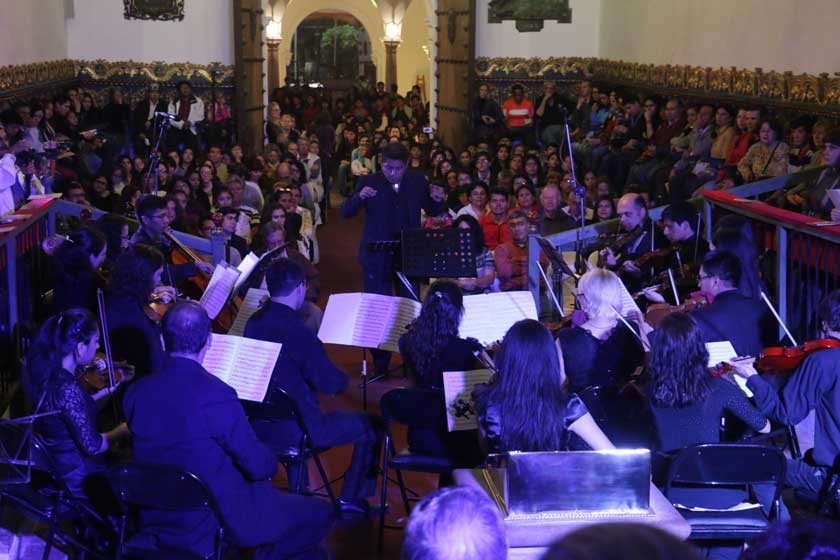 CONCIERTO. Más de una veintena de músicos se juntaron para darle vida al proyecto de la Sinfónica Sucre.