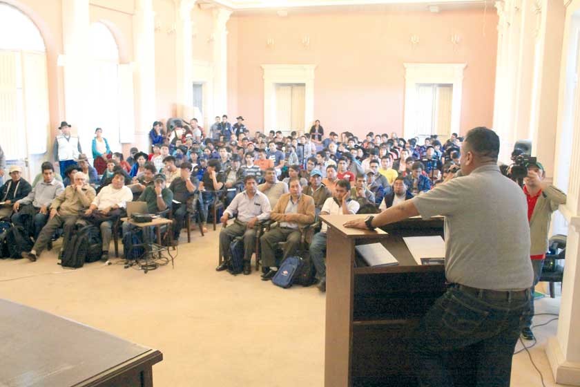 TALLER. YPFB y la Gobernación de Chuquisaca propiciaron ayer, en Sucre, un taller informativo sobre la actividad...
