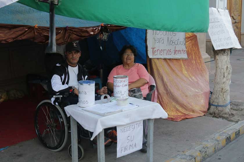 CONSECUENTES. Durante el día unos cuantos mantienen la vigilia, mientras que en la noche una persona resiste