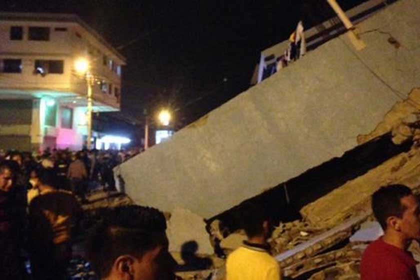 REGISTROS. Las imágenes de los daños del potente terremoto en Ecuador circularon primero en las redes sociales.