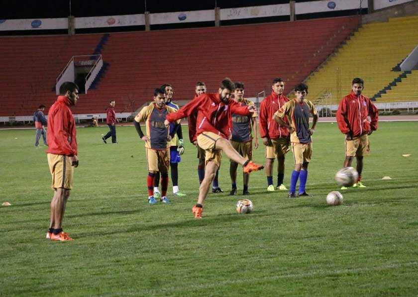 El equipo estudiantil cerró sus prácticas anoche, en el estadio Patria, de cara a su visita a la Villa Imperial