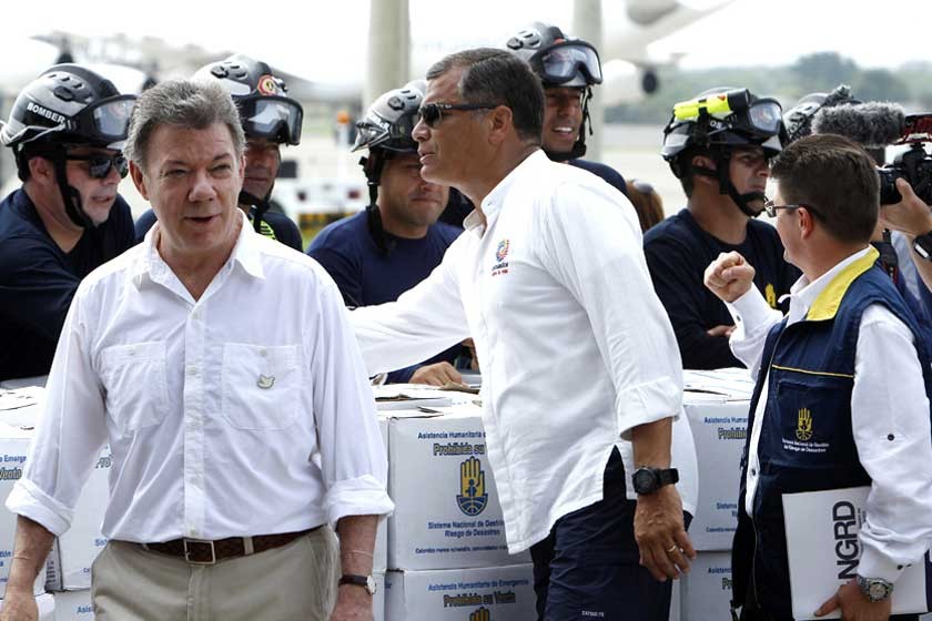 SOLIDARIDAD. El presidente ecuatoriano, Rafael Correa (d), y su homólogo colombiano, Juan Manuel Santos.