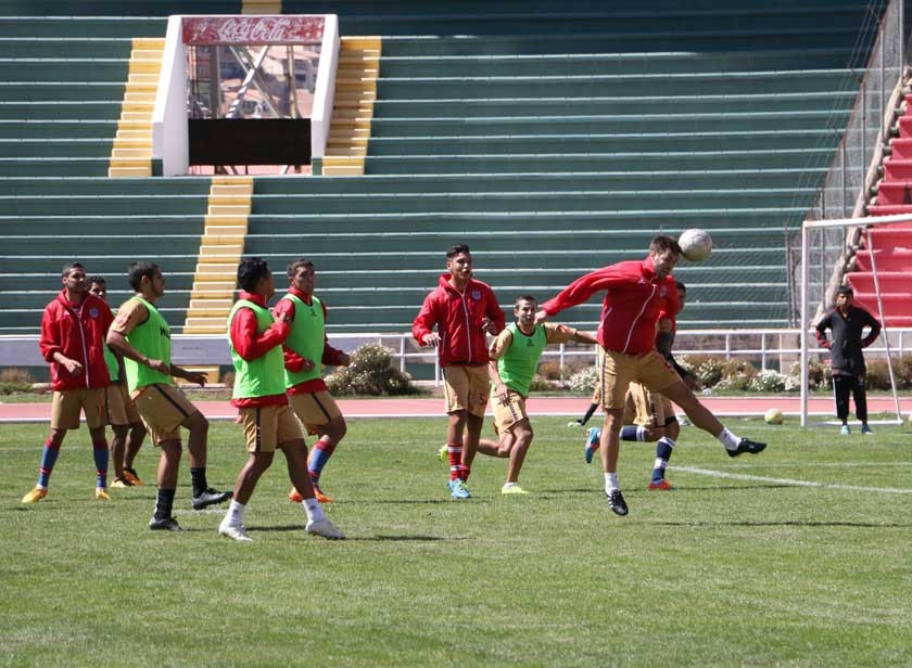 El equipo capitalino cerró ayer sus prácticas en el estadio Patria, antes de su partido frente a Blooming esta noche