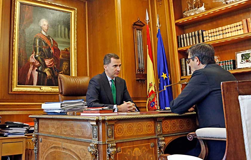 DISOLUCIÓN. El rey Felipe VI en su reunión con el presidente del Congreso de los Diputados, Patxi López.