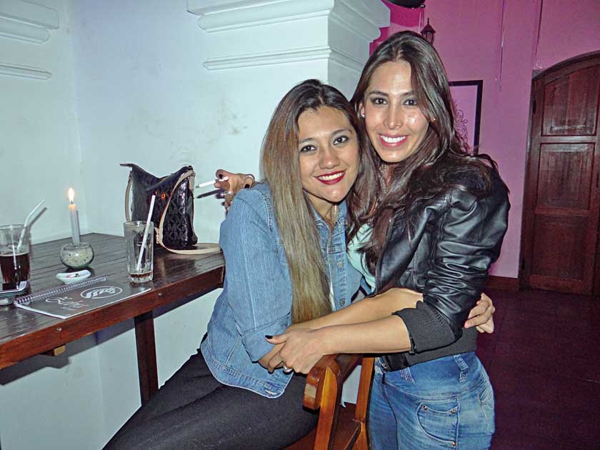 Claudia Coronado y Gabriela Vargas.