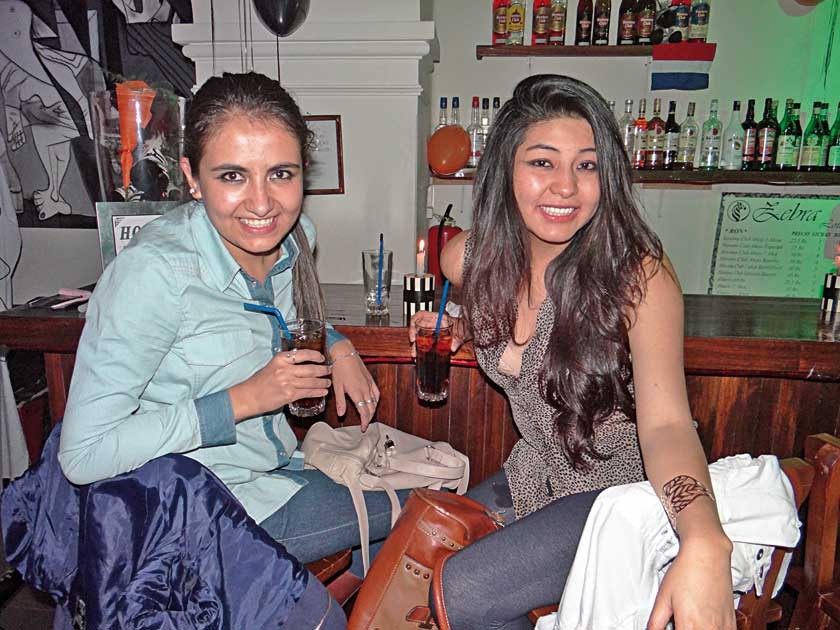 Salma Isaías y Paola Velasco.