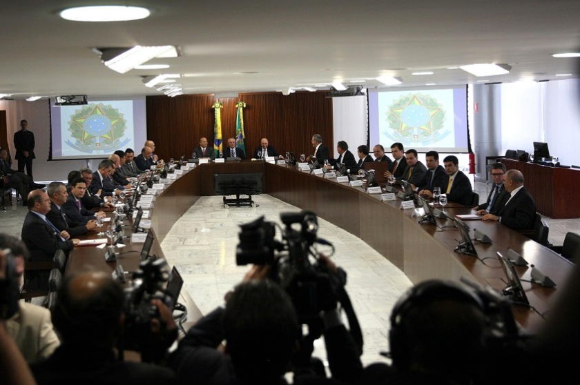 La sesión del primer Gabinete bajo el mando del presidente interino de Brasil, Michel Temer. Foto: EFE
