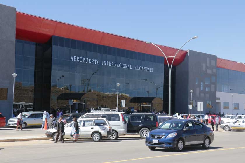 PREOCUPACIÓN. En el segundo día de funcionamiento el aeropuerto Alcantarí tuvo algunos problemas con la neblina