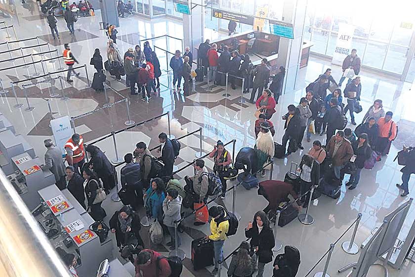 ALCANTARÍ. La reducción del área de la terminal de pasajeros comienza a notarse a pesar de los escasos vuelos.