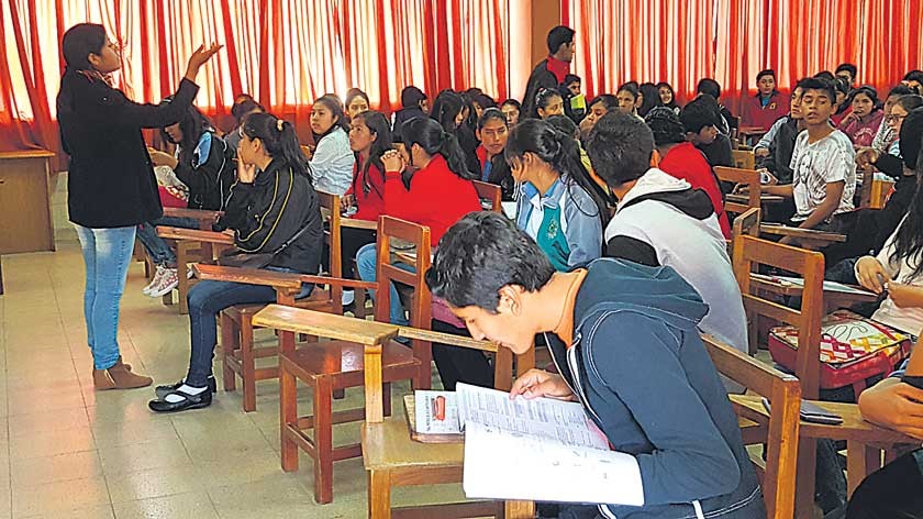 OLIMPIADAS. Estudiantes rindieron la prueba en ambientes de la Facultad de Tecnología.