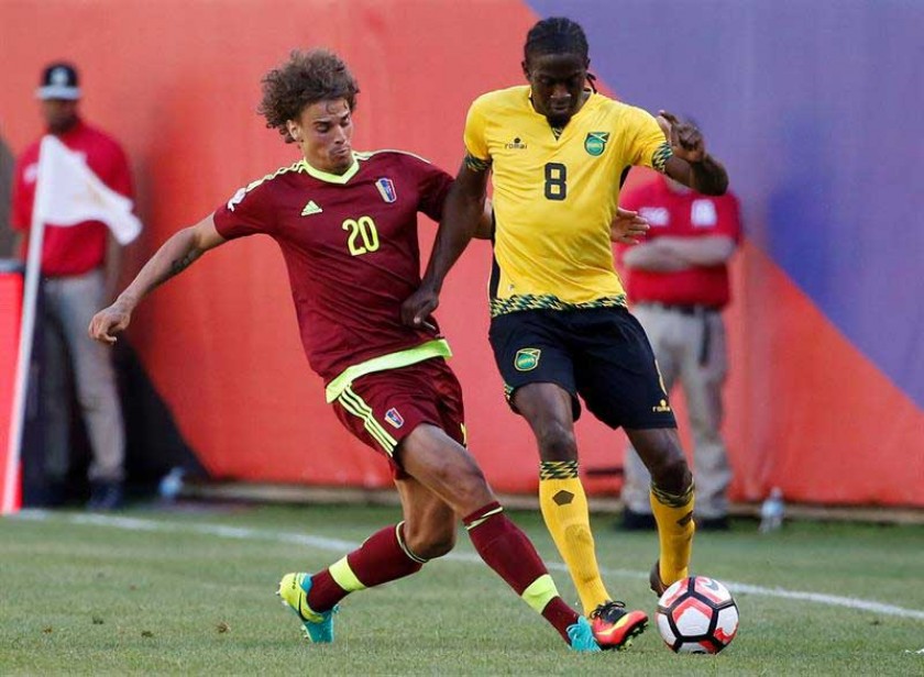 Un pasaje del partido jugado ayer, entre Venezuela y Jamaica.