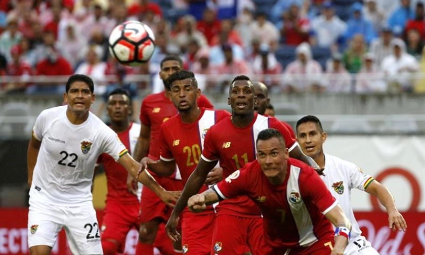 Una escena del partido entre Panamá y Bolivia. Foto: EFE