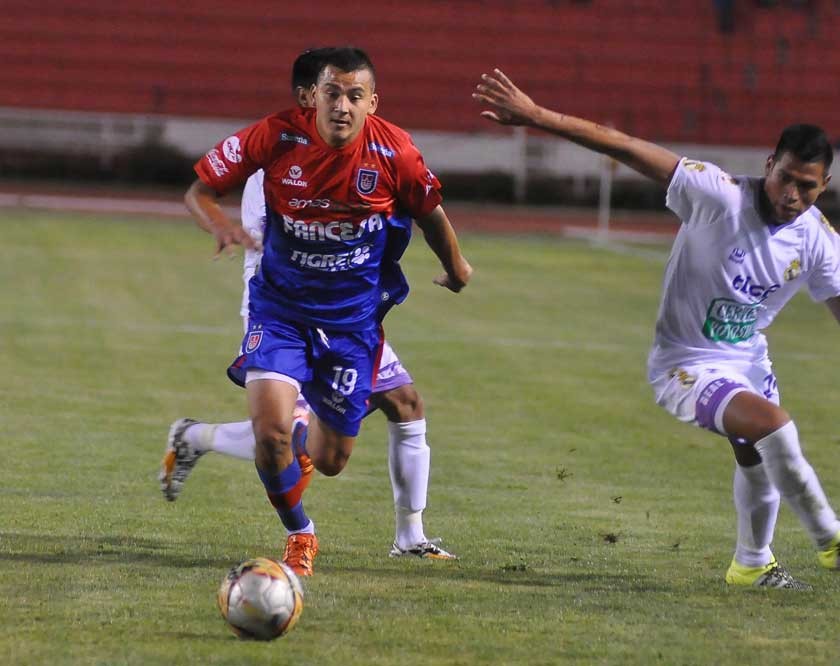 El lateral izquierdo tuvo un destacado desempeño en la pasada temporada vistiendo la casaca de Universitario.