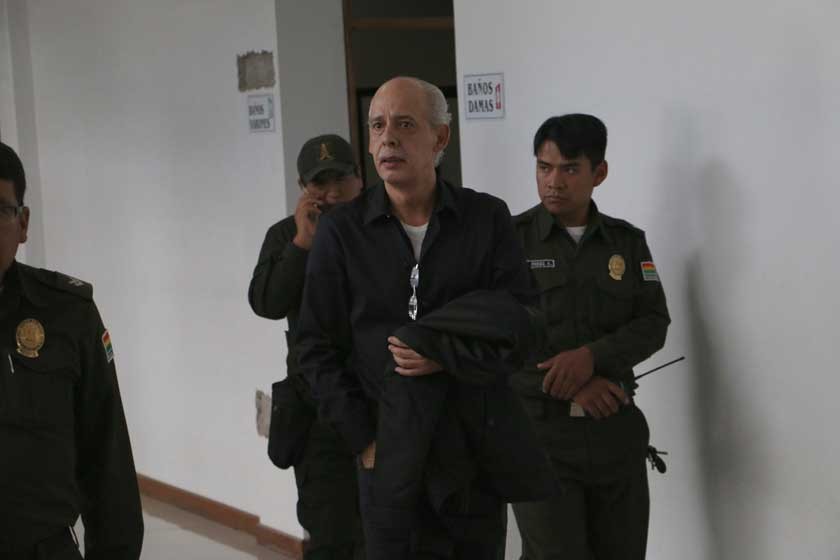 El ex presidente de la FBF sigue detenido en Palmasola. Ayer, su defensa presentó incidentes en Sucre (arriba izq.).