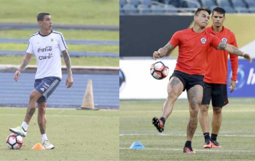 Ángel Di María (i) podría retornar al onceno titular de Argentina; al lado, la selección chilena en su labor...