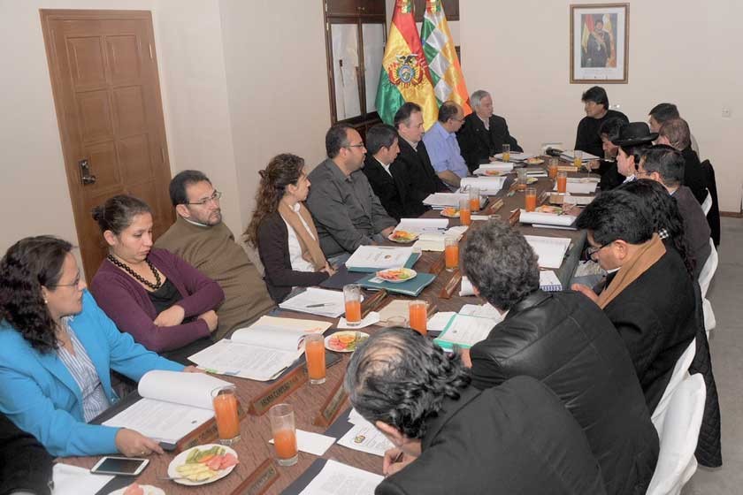 NORMATIVA. El gabinete de ministros emitió dos decretos ayer.