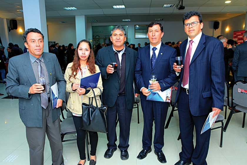 René Gutiérrez, Daniela Claure, Víctor Román, Juan Pablo Álvarez y Enzo Porcel.