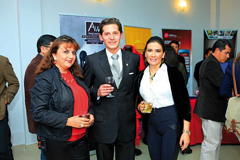Jimena Valda, Iván Gutiérrez y Aida Loayza.