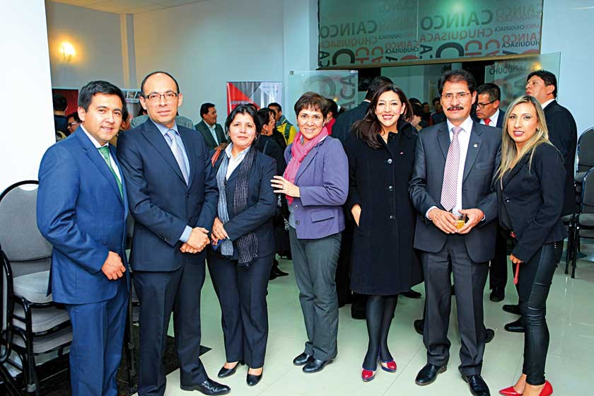 Rodrigo Arroyo, Rubén Roncal, Mónica Mena, Sandra Ríos,  Vivian Rocha, Hernán Vidaurre y Mariana Pereyra.