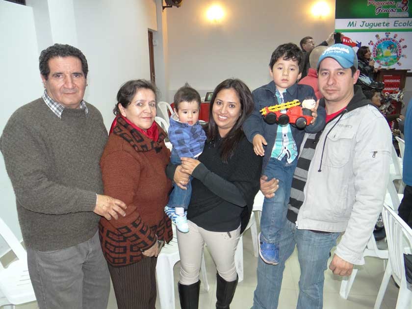 Freddy Mita, Aida Arancibia, Carlitos Mita, Viviana Arandia, Fabricito  y Fabricio Mita.